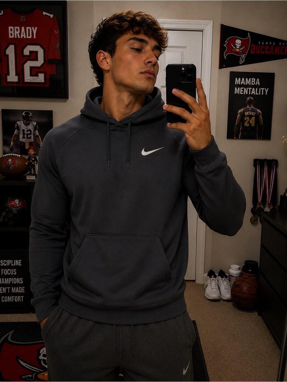 NIKE Therma Hoodie